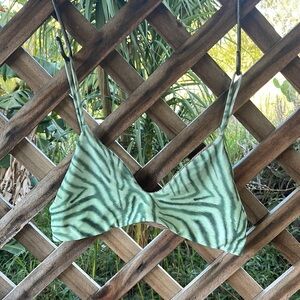 Acacia Swimwear top 2XL print Savanah